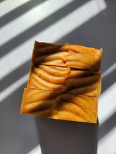 Cargar imagen en el visor de la galería, Neem Turmeric Honey &amp; Lemongrass