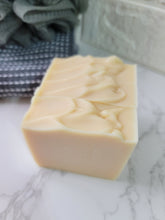 Load image into Gallery viewer, Moisturizer and Lemongrass